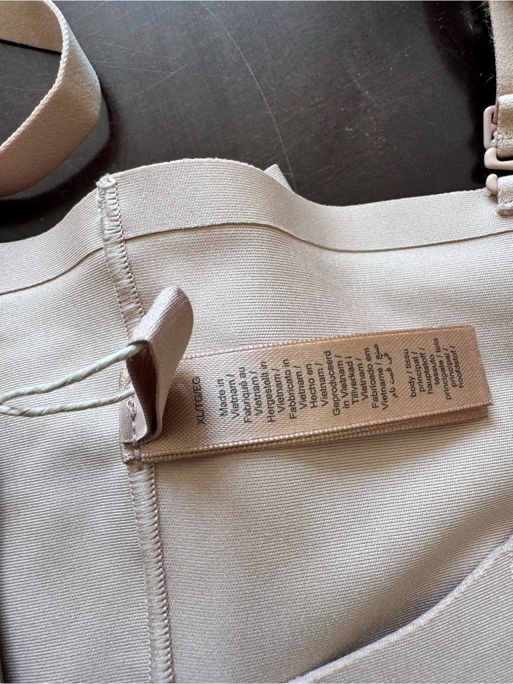 SKIMS Core Sculpt Back Smoothing Open Bust Mid Thigh Bodysuit - Picture 3 of 4